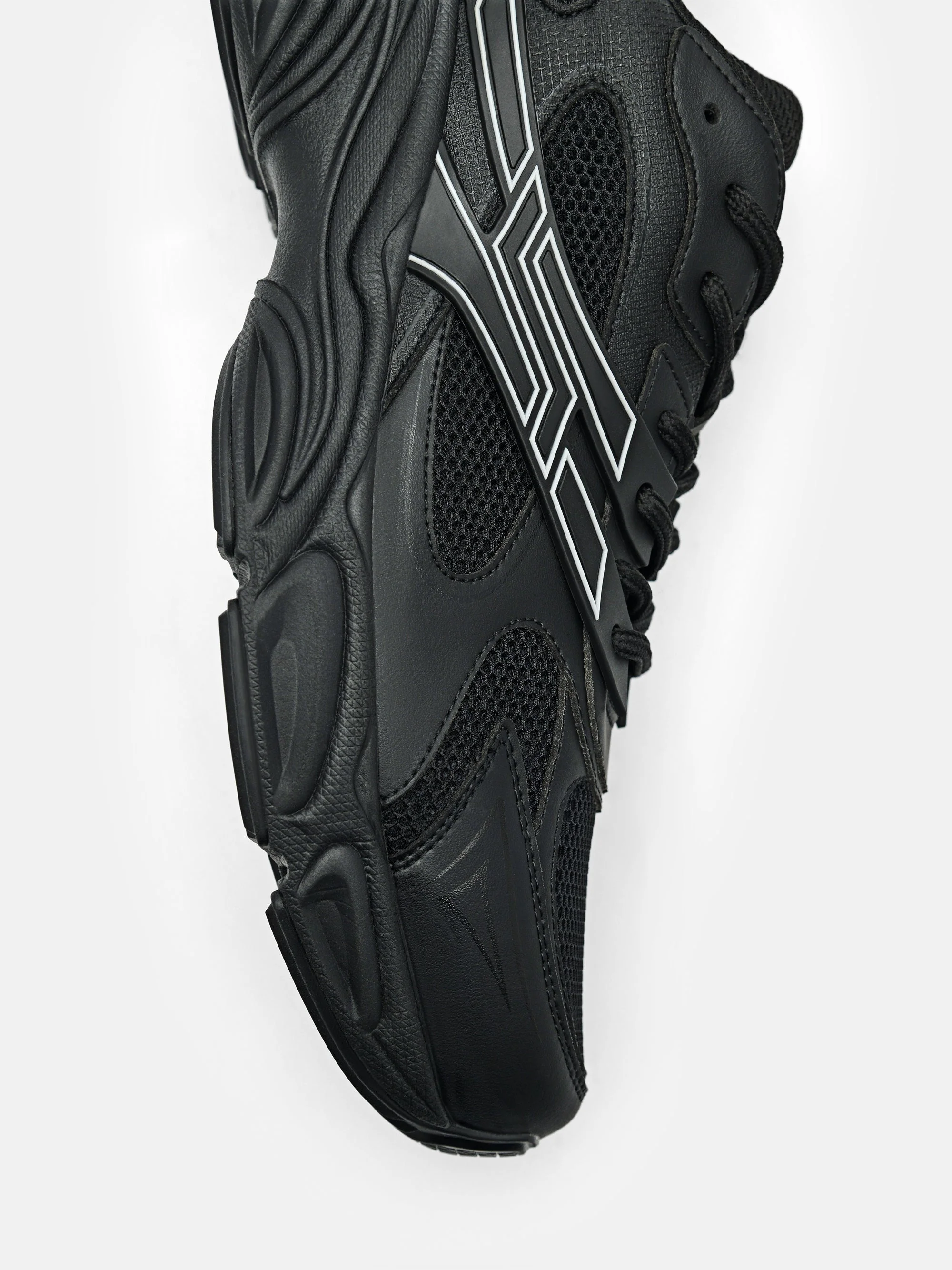 Novo Cyclone Sneakers - Image 5