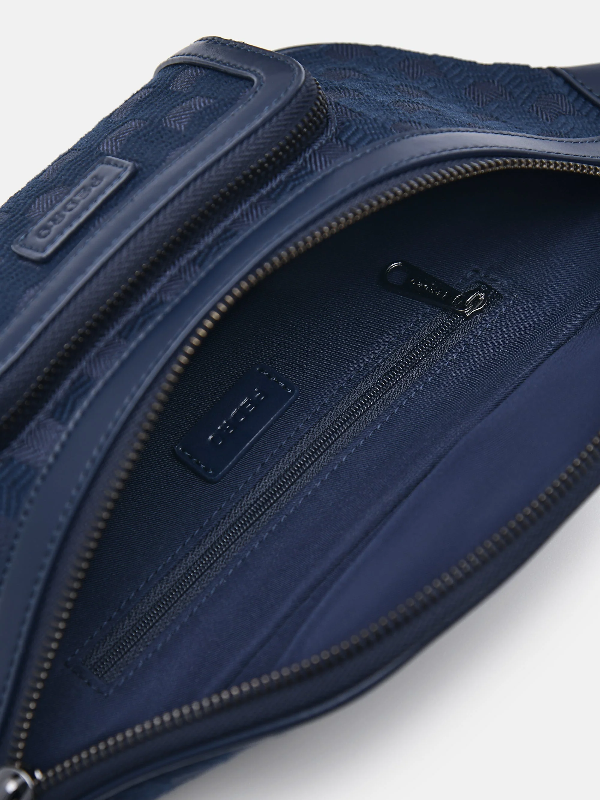 Fred Sling Pouch - Image 5