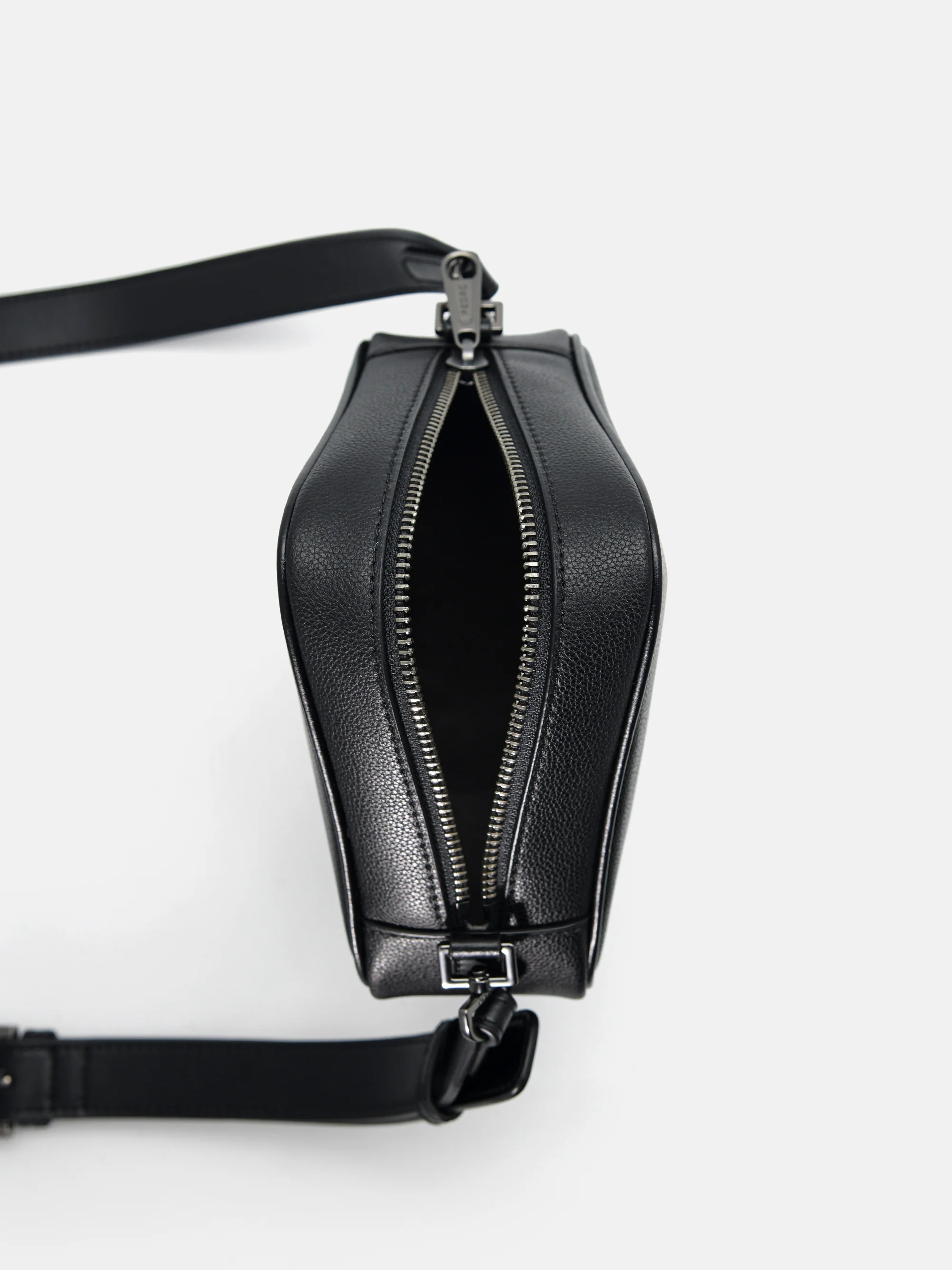 Carlsen Sling Bag - Image 5